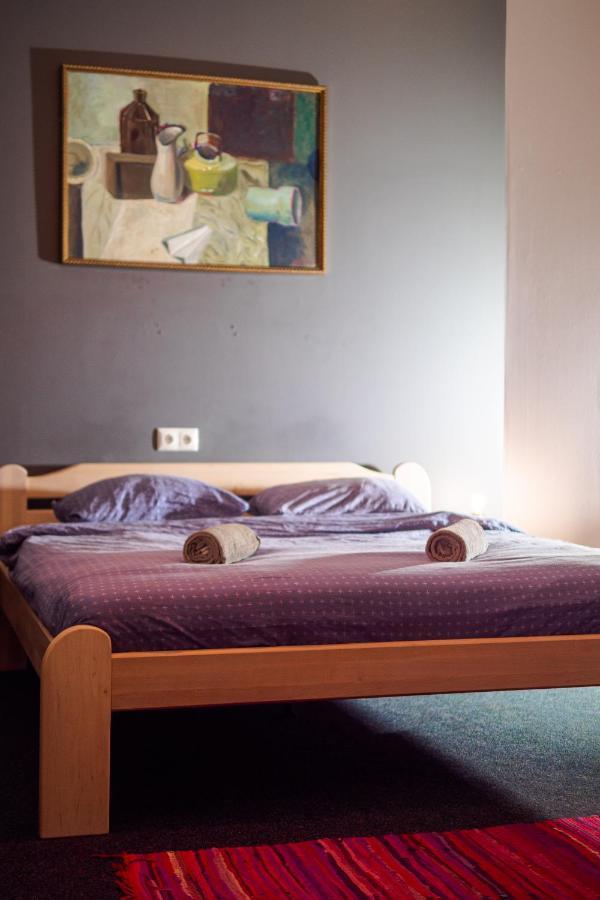 Cinnamon Sally Backpackers Hostel Riga Exterior photo